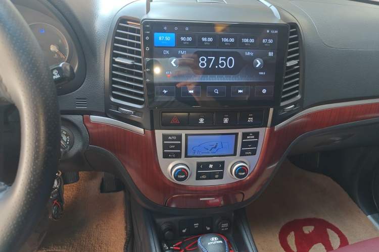 Used Hyundai Santa Fe Classic 2006 2.7 Luxury Model Audio And AC Panel