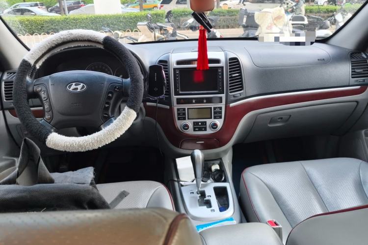 Used Hyundai Santa Fe Classic 2006 2.7 Luxury Model Center Console