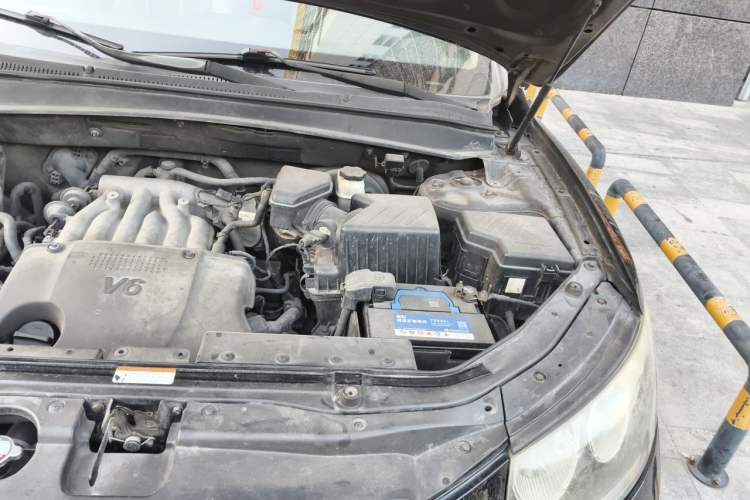 Used Hyundai Santa Fe Classic 2006 2.7 Luxury Model Engine Bay Left