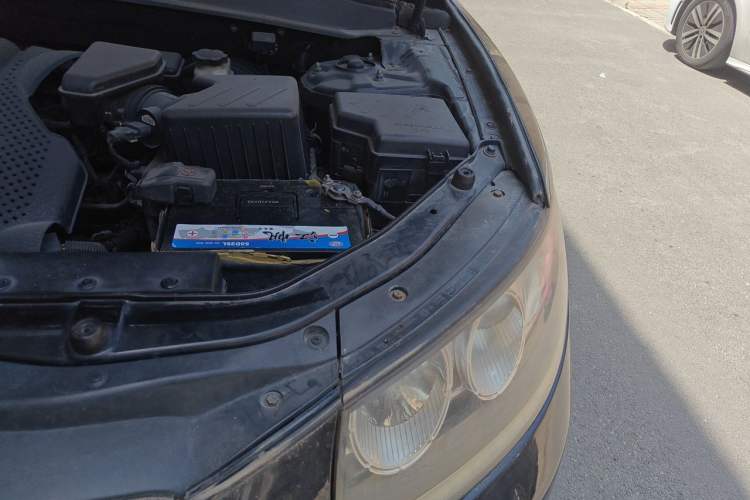 Used Hyundai Santa Fe Classic 2006 2.7 Luxury Model Engine Bay Left
