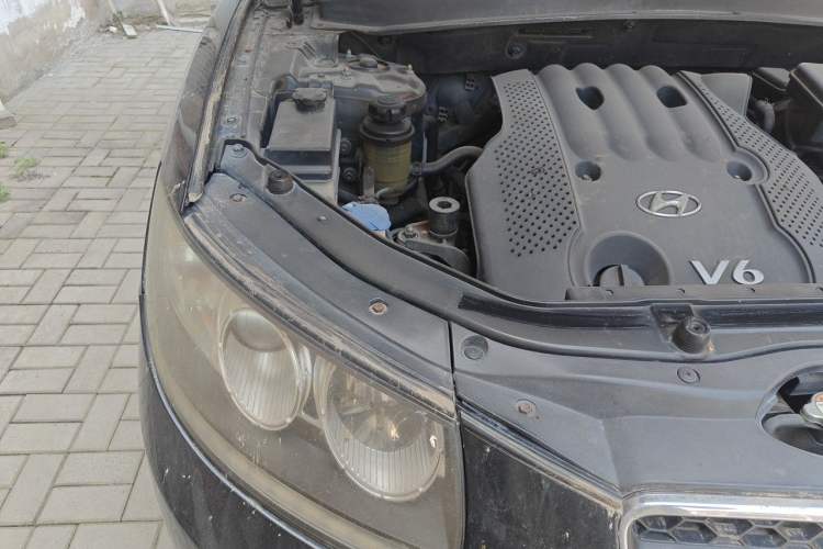 Used Hyundai Santa Fe Classic 2006 2.7 Luxury Model Engine Bay Right