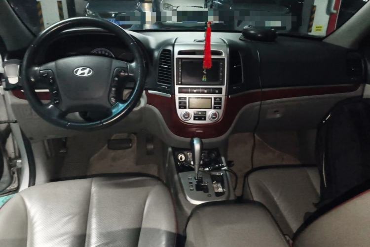 Used Hyundai Santa Fe Classic 2009 2.7 Luxury Version Center Console