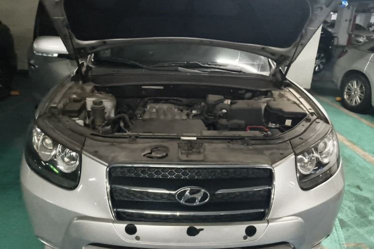 Used Hyundai Santa Fe Classic 2009 2.7 Luxury Version Engine Bay