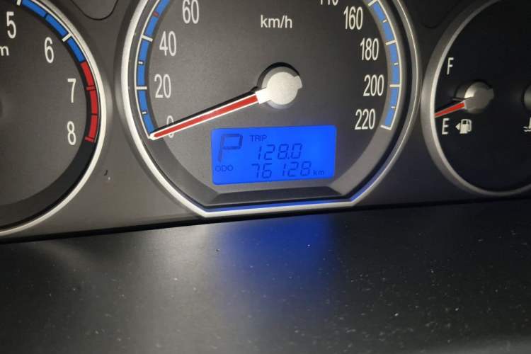 Used Hyundai Santa Fe Classic 2009 2.7 Luxury Version Odometer Close Up