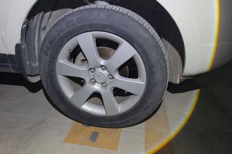 Used Hyundai Santa Fe Classic 2009 2.7 Luxury Version Right Front Wheel Hub