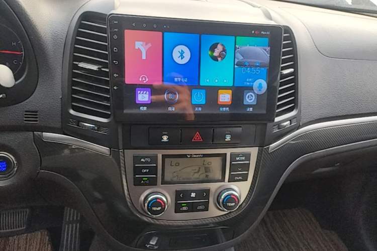 Used Hyundai Santa Fe Classic 2010 2.4 Ultimate Edition 7-Seater Four-Wheel Drive Audio And AC Panel