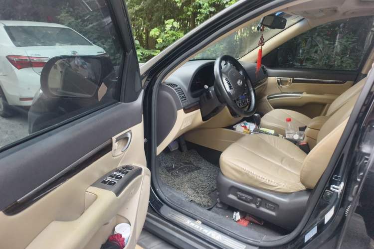 Used Hyundai Santa Fe Classic 2010 2.4 Luxury Edition 7-Seater Four-Wheel Drive Driver Seat