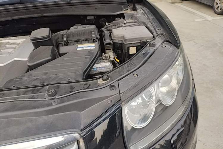 Used Hyundai Santa Fe Classic 2010 2.4 Ultimate Edition 7-Seater Four-Wheel Drive Engine Bay Left