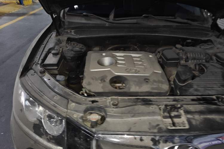Used Hyundai Santa Fe Classic 2010 2.4 Luxury Edition 7-Seater Four-Wheel Drive Engine Bay Right