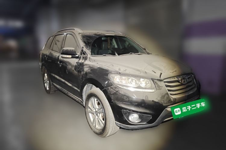 Used Hyundai Santa Fe Classic 2010 2.4 Luxury Edition 7-Seater Four-Wheel Drive Front Right 45 Deg