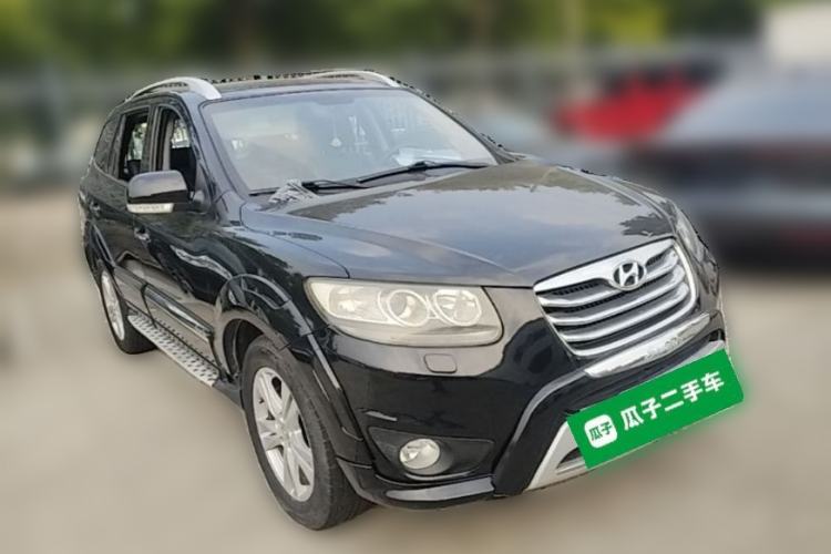 Used Hyundai Santa Fe Classic 2010 2.4 Ultimate Edition 7-Seater Four-Wheel Drive Front Right 45 Deg