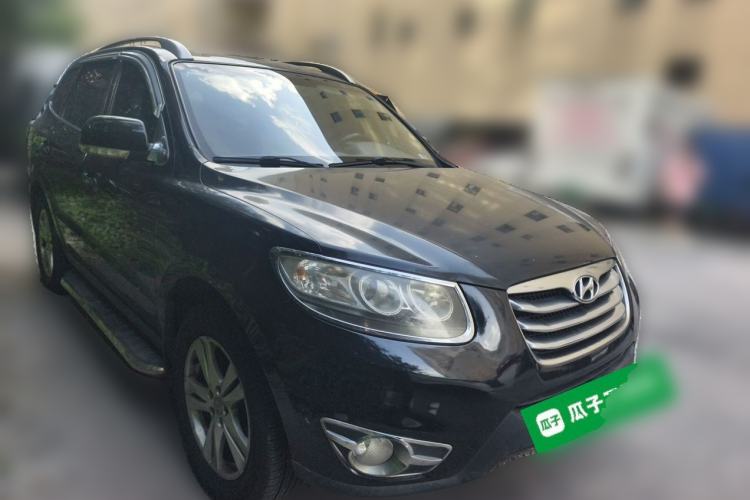 Used Hyundai Santa Fe Classic 2010 2.4 Luxury Edition 7-Seater Four-Wheel Drive Front Right 45 Deg