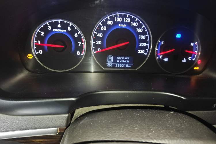 Used Hyundai Santa Fe Classic 2010 2.4 Luxury Edition 7-Seater Four-Wheel Drive Odometer Close Up