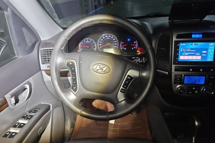 Used Hyundai Santa Fe Classic 2010 2.4 Luxury Edition 7-Seater Four-Wheel Drive Steering Wheel