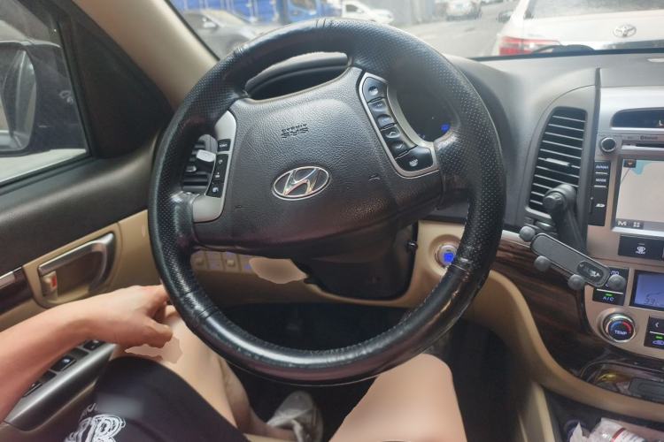Used Hyundai Santa Fe Classic 2010 2.4 Luxury Edition 7-Seater Four-Wheel Drive Steering Wheel