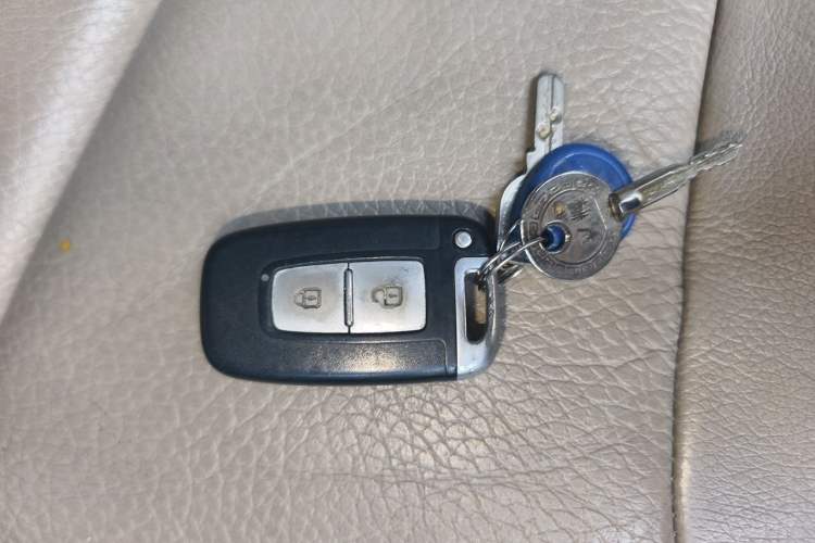 Used Hyundai Santa Fe Classic 2010 2.4 Luxury Edition 7-Seater Four-Wheel Drive Vehicle Key