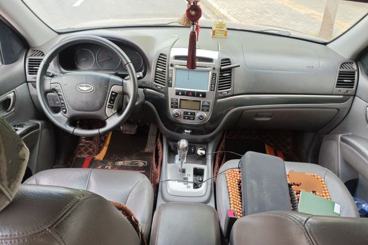 Used Hyundai Santa Fe Classic 2010 2.4 Ultimate Edition 7-Seater Four-Wheel Drive Center Console