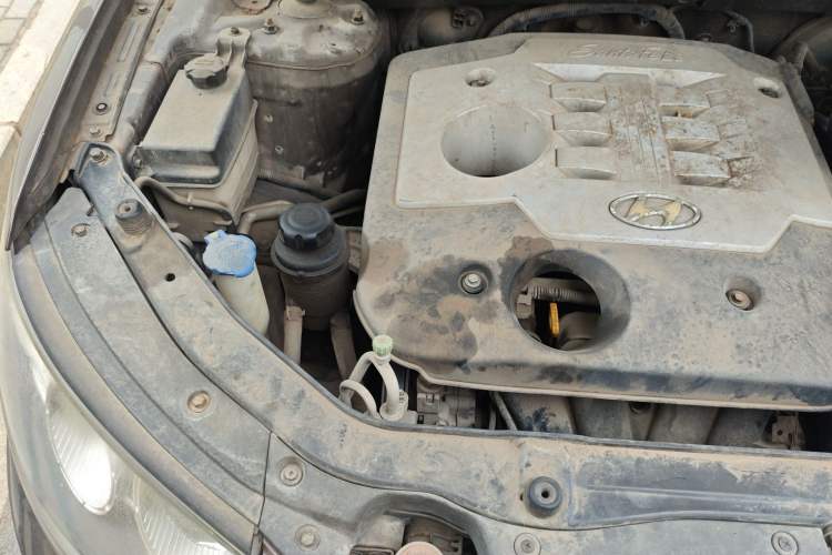 Used Hyundai Santa Fe Classic 2010 2.4 Ultimate Edition 7-Seater Four-Wheel Drive Engine Bay Right