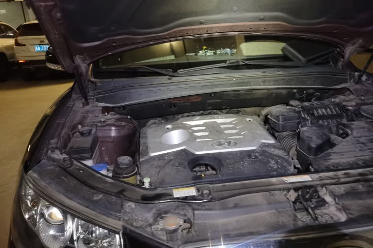 Used Hyundai Santa Fe Classic 2010 2.4 Luxury Edition 7-Seater Four-Wheel Drive Engine Bay Right