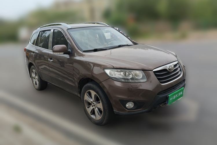 Used Hyundai Santa Fe Classic 2010 2.4 Ultimate Edition 7-Seater Four-Wheel Drive Front Right 45 Deg