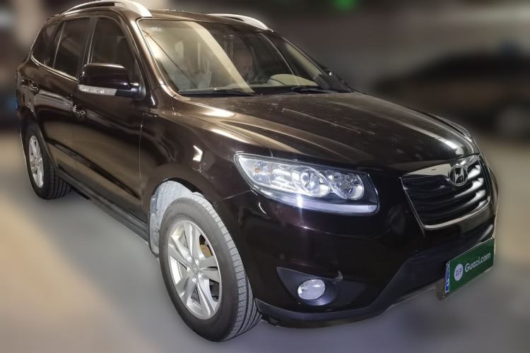 Used Hyundai Santa Fe Classic 2010 2.4 Luxury Edition 7-Seater Four-Wheel Drive Front Right 45 Deg