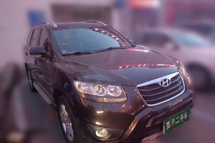Used Hyundai Santa Fe Classic 2010 2.4 Ultimate Edition 7-Seater Four-Wheel Drive Front Right 45 Deg