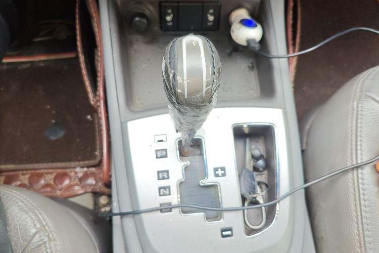 Used Hyundai Santa Fe Classic 2010 2.4 Ultimate Edition 7-Seater Four-Wheel Drive Gear Lever