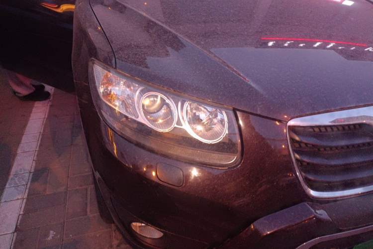 Used Hyundai Santa Fe Classic 2010 2.4 Ultimate Edition 7-Seater Four-Wheel Drive Right Front Headlight