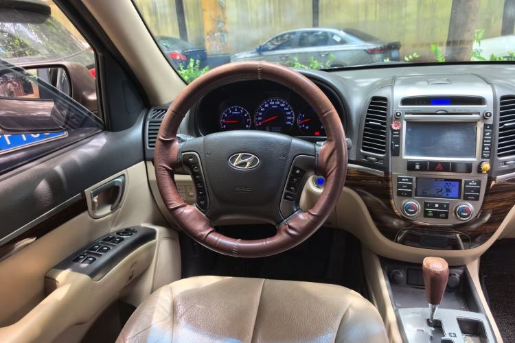 Used Hyundai Santa Fe Classic 2010 2.4 Luxury Edition 7-Seater Four-Wheel Drive Steering Wheel