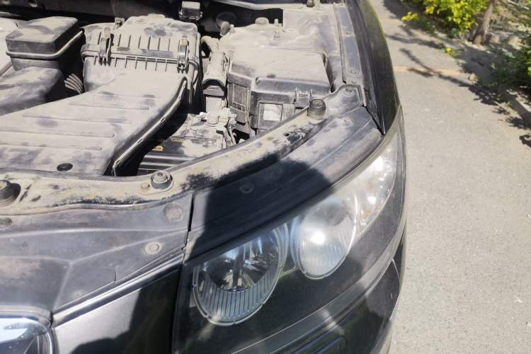 Used Hyundai Santa Fe Classic 2010 2.4 Ultimate Edition 7-Seater Four-Wheel Drive Engine Bay Left
