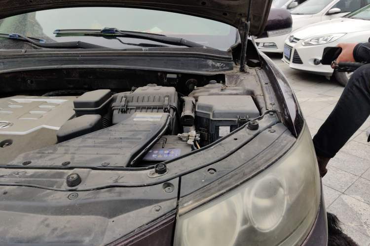 Used Hyundai Santa Fe Classic 2010 2.4 Ultimate Edition 7-Seater Four-Wheel Drive Engine Bay Left