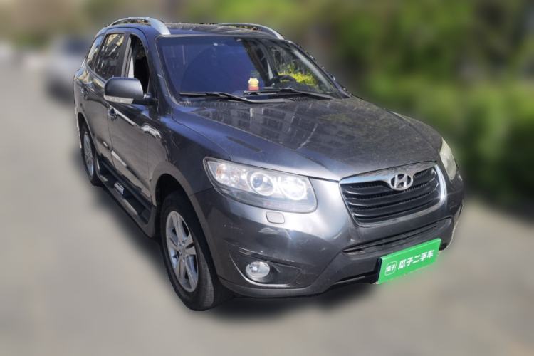 Used Hyundai Santa Fe Classic 2010 2.4 Ultimate Edition 7-Seater Four-Wheel Drive Front Right 45 Deg