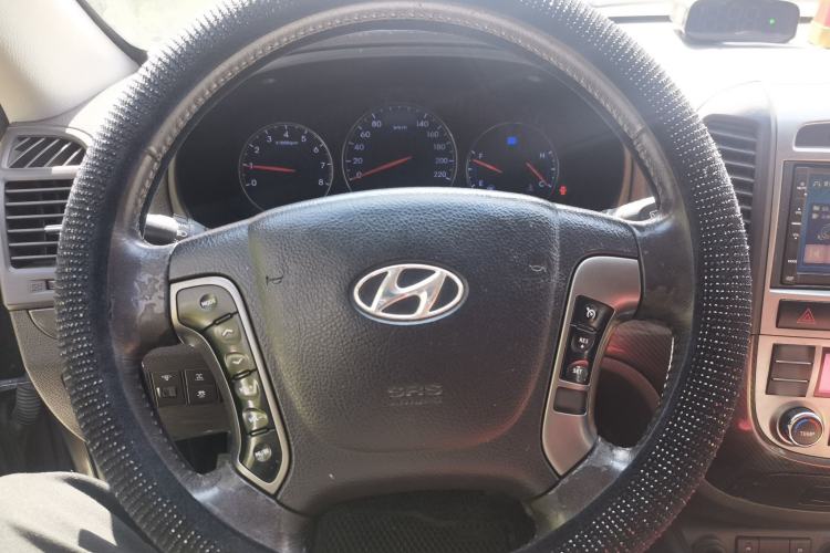 Used Hyundai Santa Fe Classic 2010 2.4 Ultimate Edition 7-Seater Four-Wheel Drive Steering Wheel