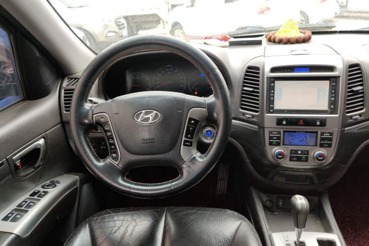 Used Hyundai Santa Fe Classic 2010 2.4 Ultimate Edition 7-Seater Four-Wheel Drive Steering Wheel