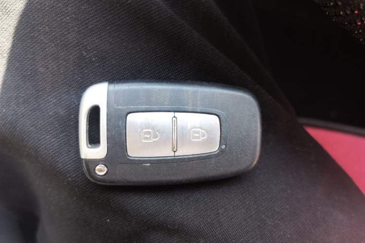 Used Hyundai Santa Fe Classic 2010 2.4 Ultimate Edition 7-Seater Four-Wheel Drive Vehicle Key