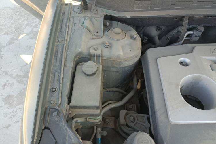 Used Hyundai Santa Fe Classic 2010 2.4 Ultimate Edition 7-Seater Four-Wheel Drive Engine Bay Right