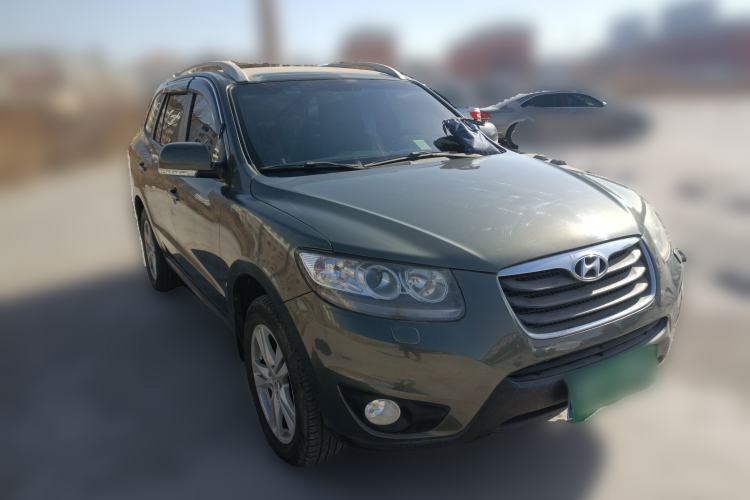 Used Hyundai Santa Fe Classic 2010 2.4 Ultimate Edition 7-Seater Four-Wheel Drive Front Right 45 Deg