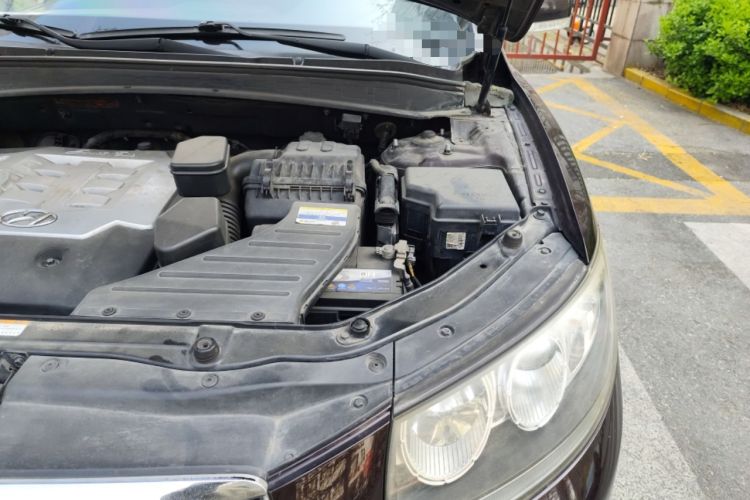 Used Hyundai Santa Fe Classic 2010 2.4 Comfort Edition 7-Seater Four-Wheel Drive Engine Bay Left