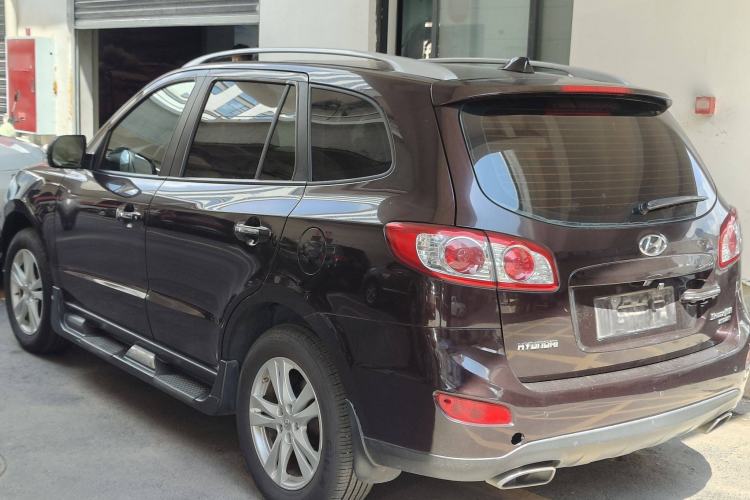 Used Hyundai Santa Fe Classic 2010 2.4 Ultimate Edition 7-Seater Four-Wheel Drive Exterior 4