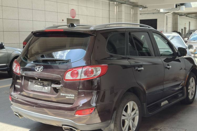 Used Hyundai Santa Fe Classic 2010 2.4 Ultimate Edition 7-Seater Four-Wheel Drive Exterior 5