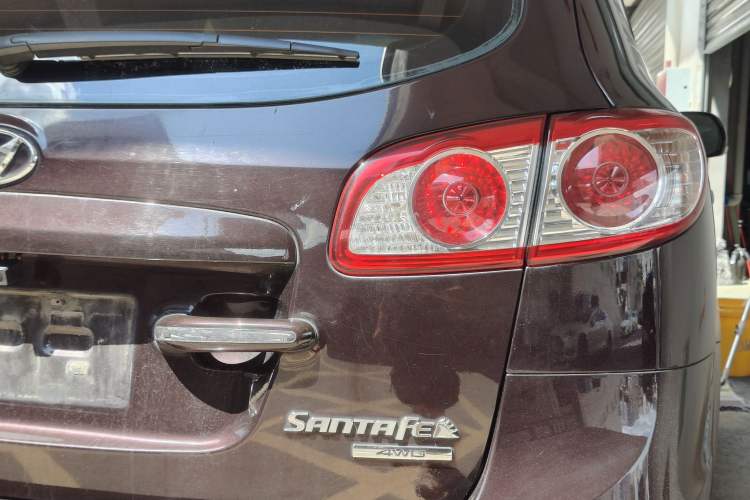Used Hyundai Santa Fe Classic 2010 2.4 Ultimate Edition 7-Seater Four-Wheel Drive Exterior 6