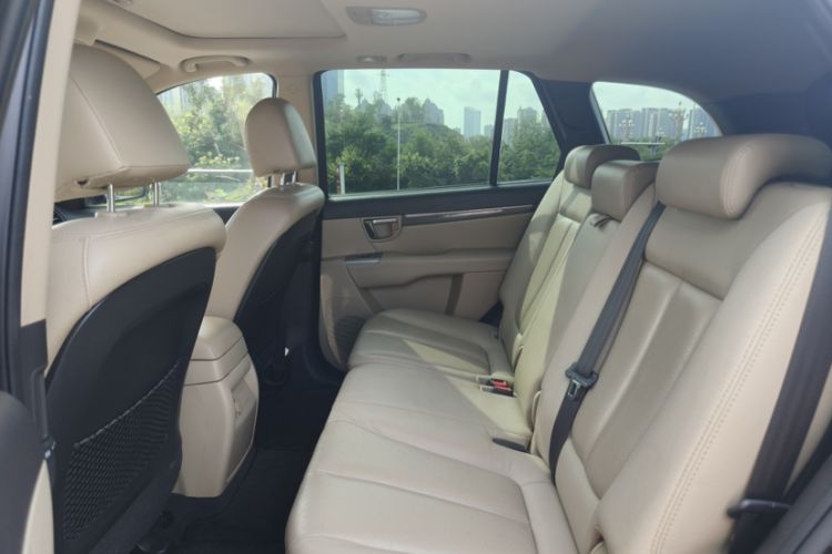 Used Hyundai Santa Fe Classic 2010 2.4 Ultimate Edition 7-Seater Four-Wheel Drive Interior 1