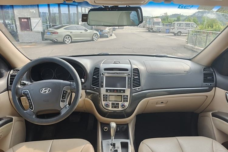 Used Hyundai Santa Fe Classic 2010 2.4 Ultimate Edition 7-Seater Four-Wheel Drive Interior 3