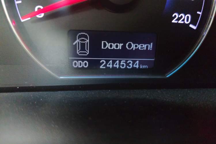 Used Hyundai Santa Fe Classic 2010 2.4 Comfort Edition 7-Seater Four-Wheel Drive Odometer Close Up