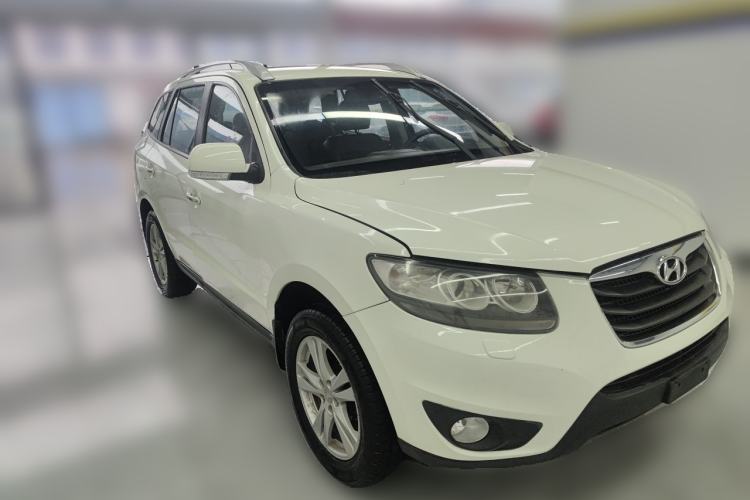 Used Hyundai Santa Fe Classic 2010 2.4 Luxury Edition 7-Seater Four-Wheel Drive Front Right 45 Deg