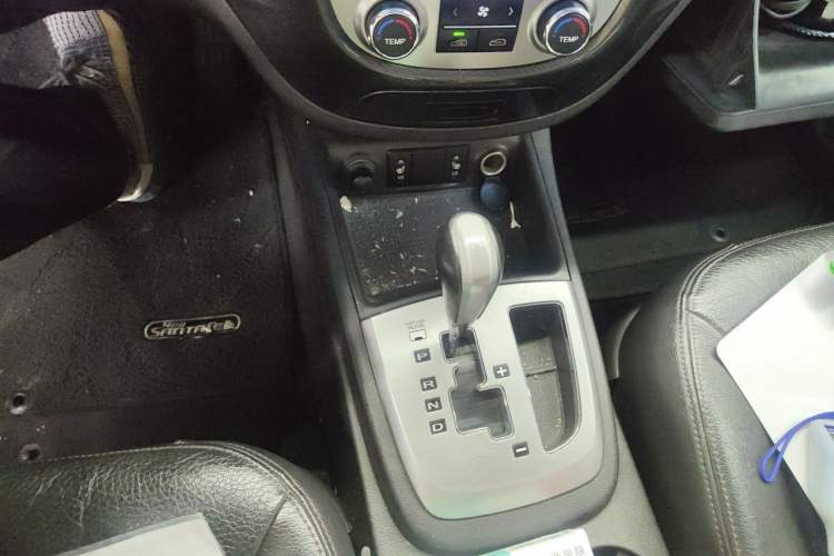 Used Hyundai Santa Fe Classic 2010 2.4 Luxury Edition 7-Seater Four-Wheel Drive Gear Lever