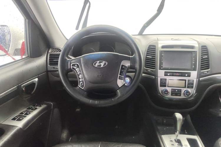 Used Hyundai Santa Fe Classic 2010 2.4 Luxury Edition 7-Seater Four-Wheel Drive Steering Wheel