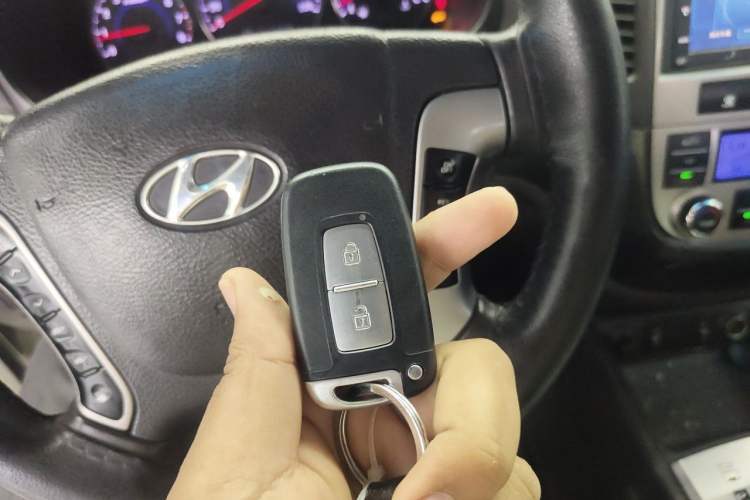 Used Hyundai Santa Fe Classic 2010 2.4 Luxury Edition 7-Seater Four-Wheel Drive Vehicle Key