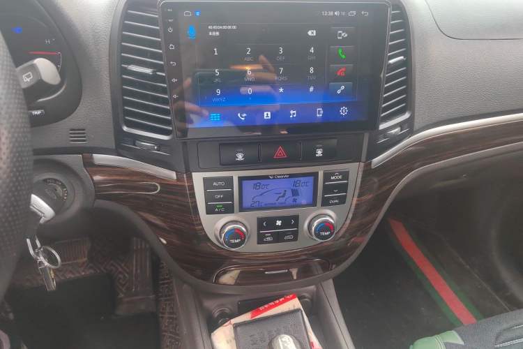 Used Hyundai Santa Fe Classic 2011 2.4 Comfort Edition 7-Seater Two-Wheel Drive Audio And AC Panel