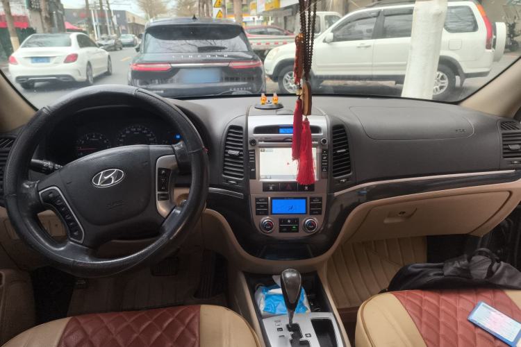 Used Hyundai Santa Fe Classic 2011 2.4 Ultimate Edition Five-Seater Two-Wheel Drive Center Console